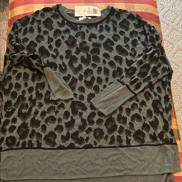 Leopard Print Long Sleeve Top - Picture 1 of 5
